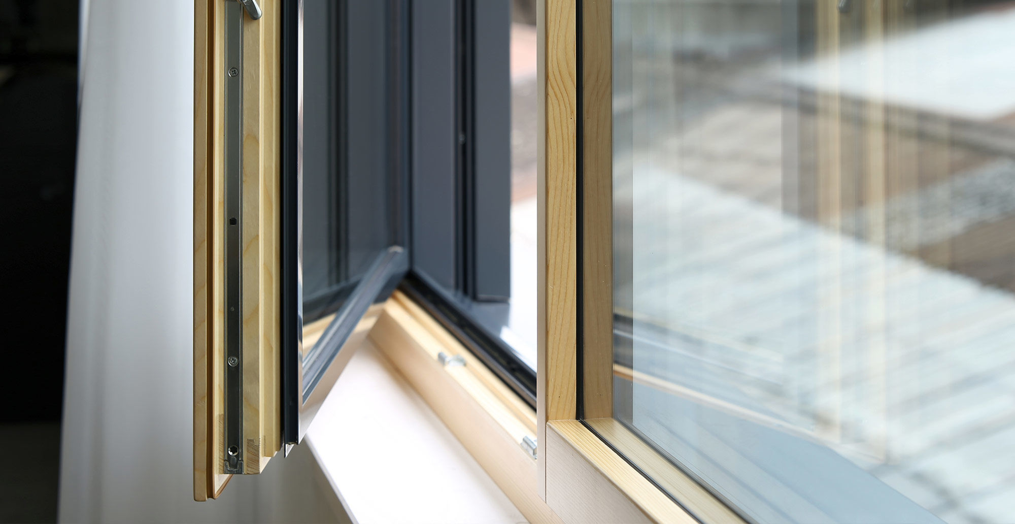 Neue Fenster aus Holz, Kunststoff oder Metall